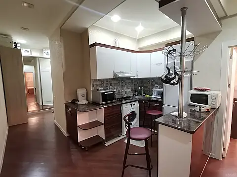 Kirayə verilir 2 otaqlı mənzil 75 m²