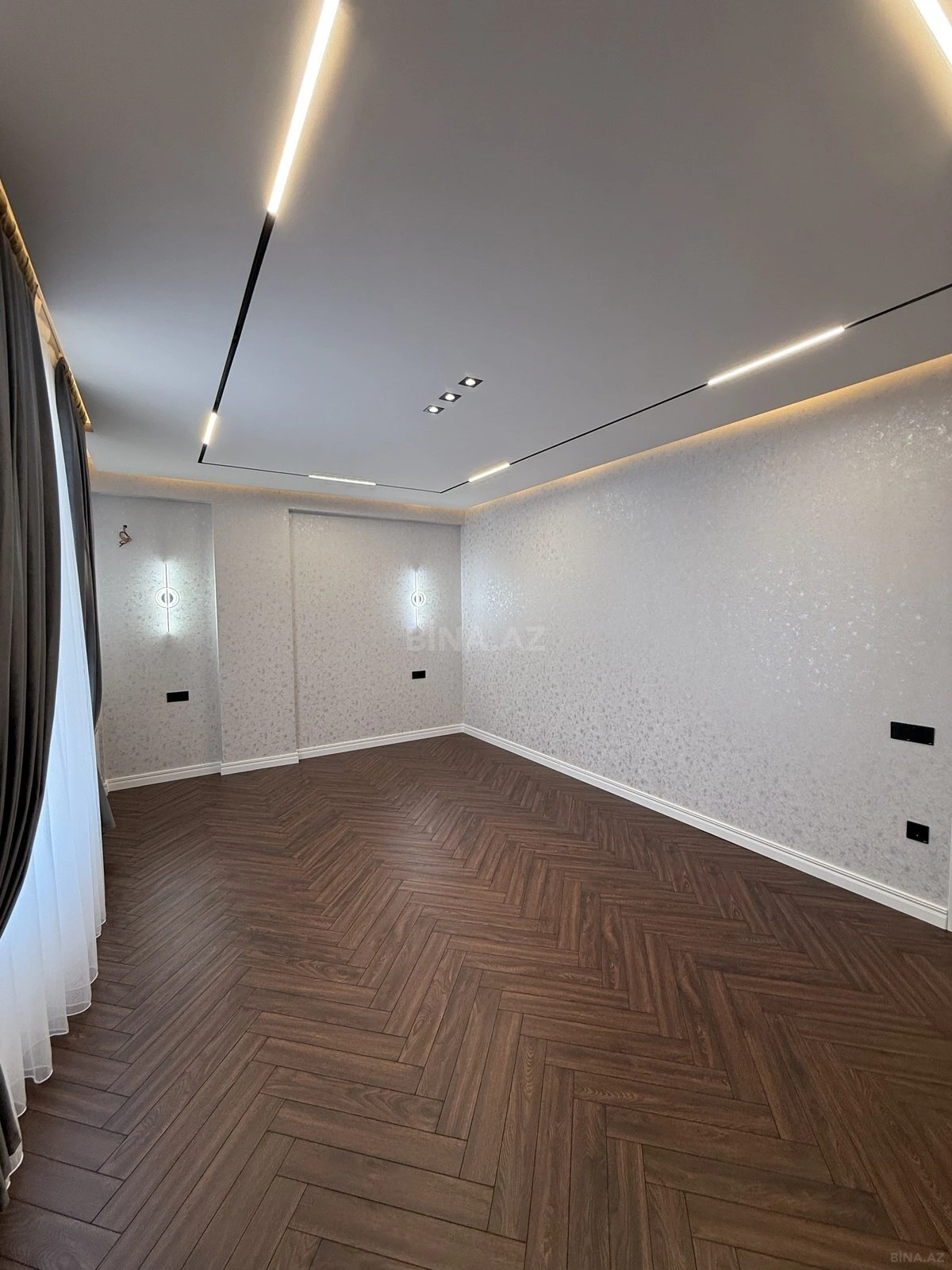 Satılır 3 otaqlı mənzil 145 m²