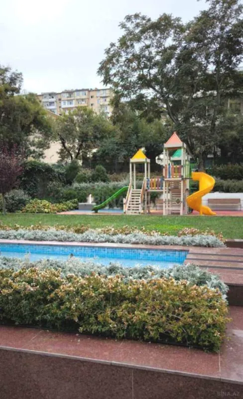 Satılır 5 otaqlı mənzil 205 m²