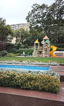 Satılır 5 otaqlı mənzil 205 m²