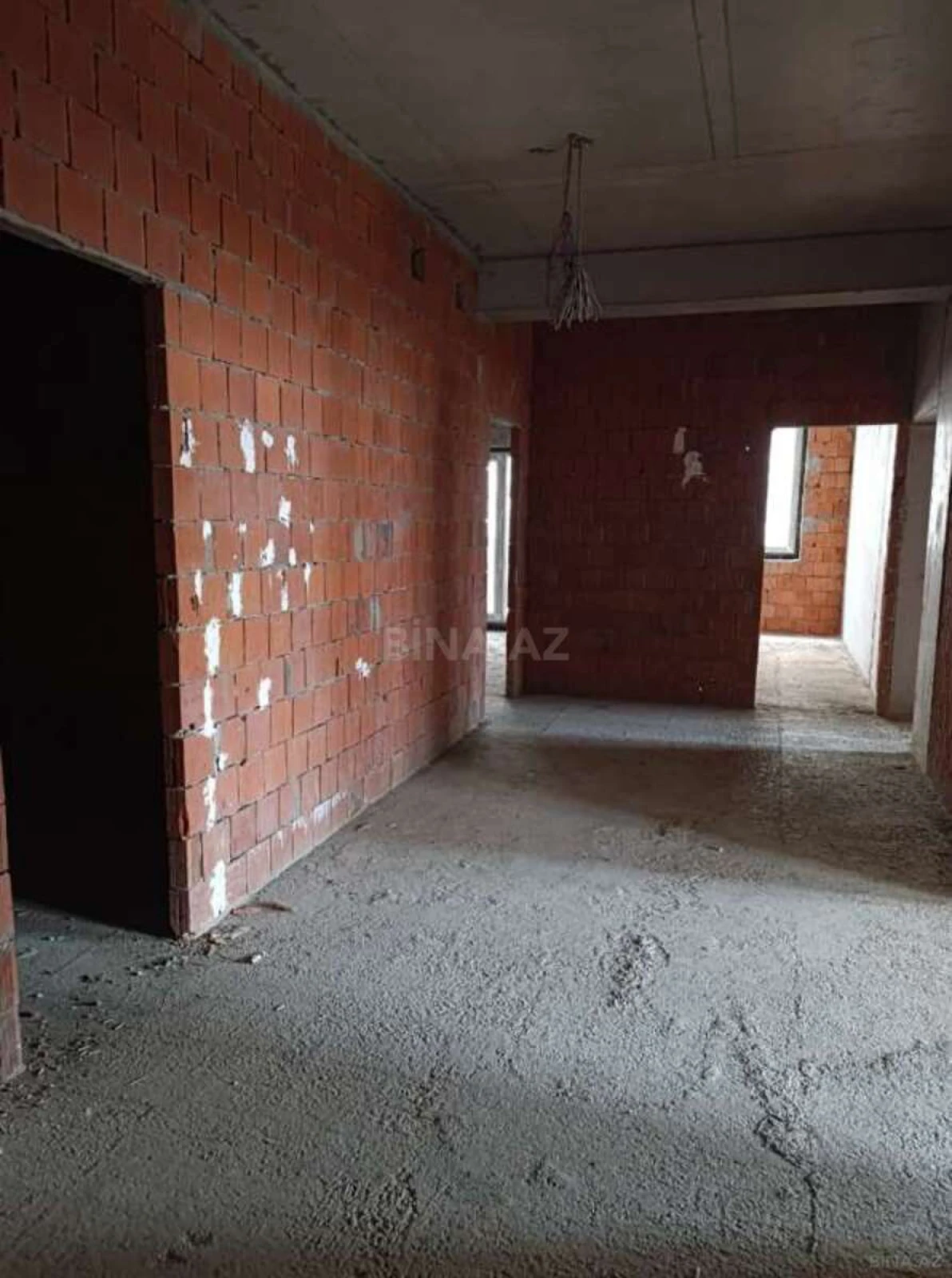 Satılır 5 otaqlı mənzil 205 m²