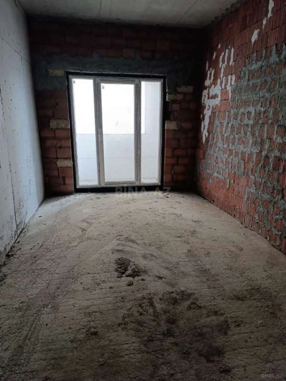 Satılır 5 otaqlı mənzil 205 m²