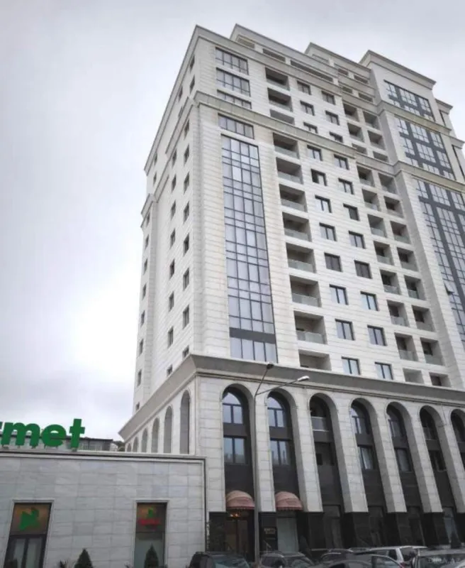 Satılır 5 otaqlı mənzil 205 m²