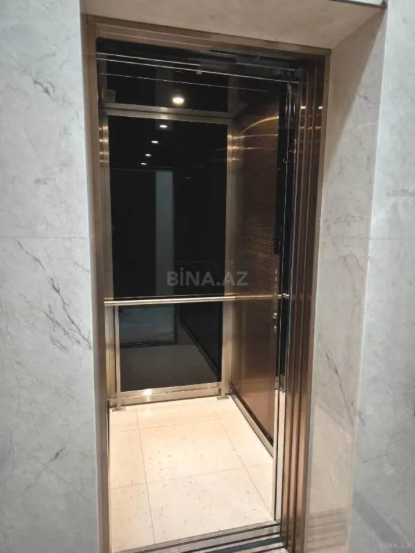 Satılır 5 otaqlı mənzil 205 m²