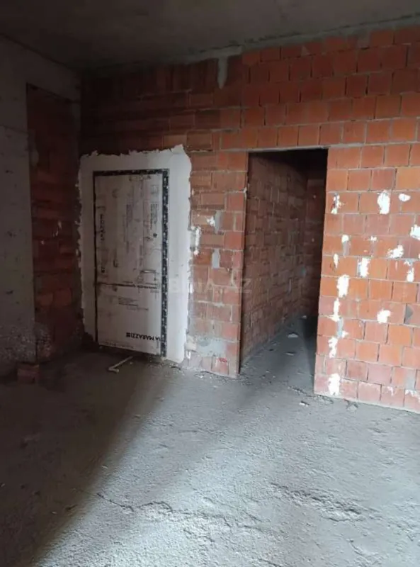 Satılır 5 otaqlı mənzil 205 m²