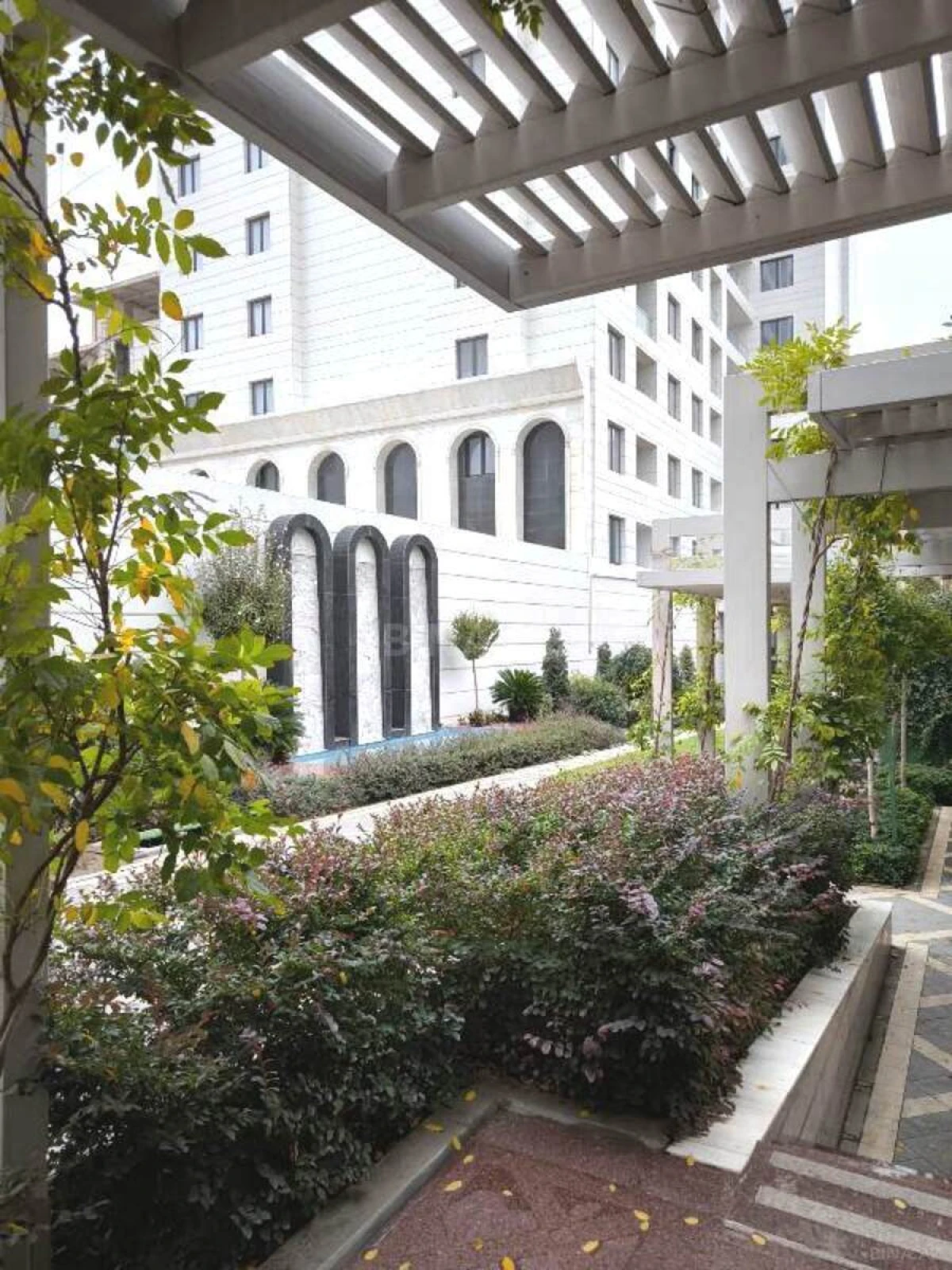 Satılır 5 otaqlı mənzil 205 m²