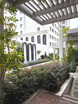 Satılır 5 otaqlı mənzil 205 m²