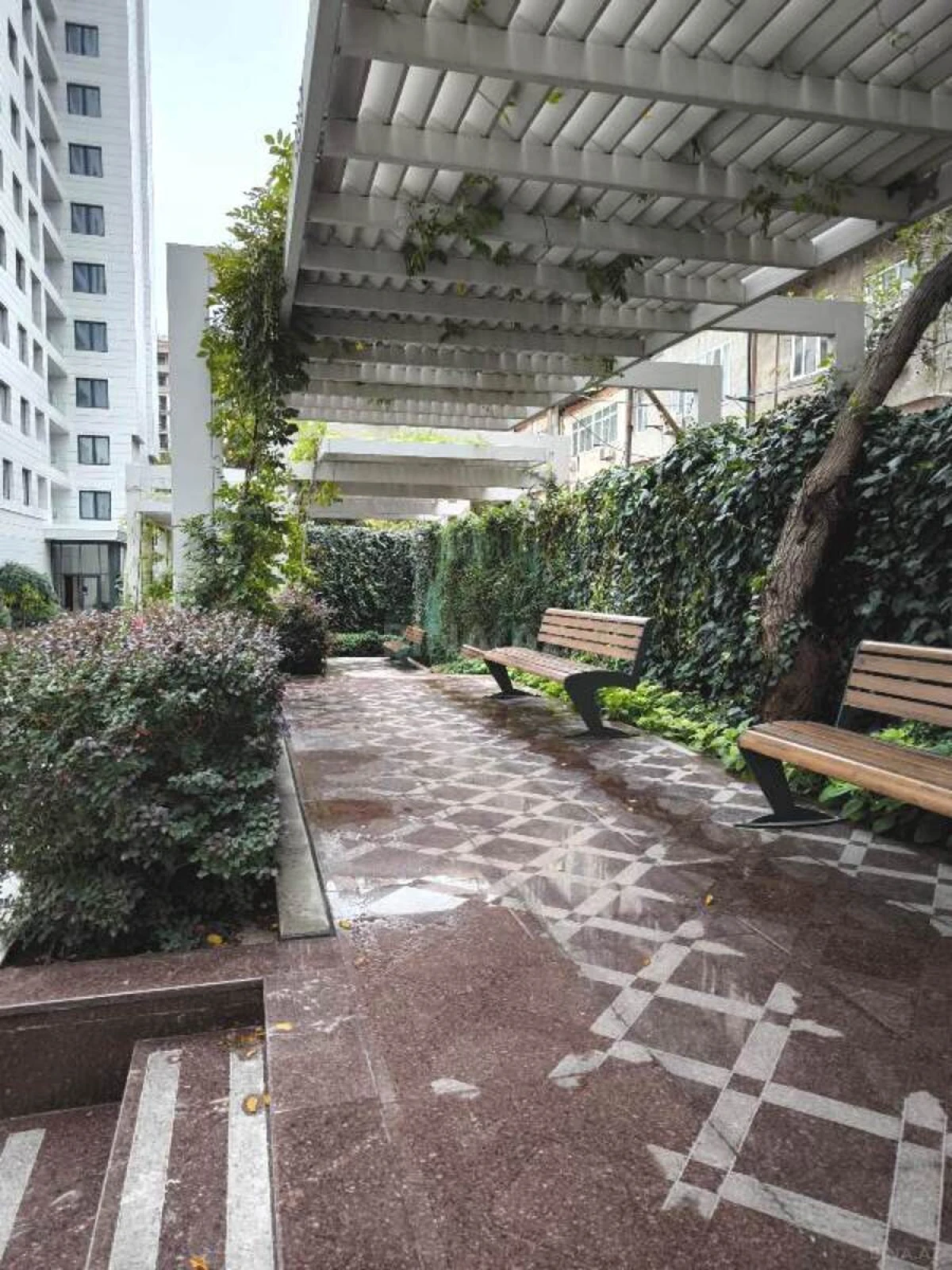 Satılır 5 otaqlı mənzil 205 m²