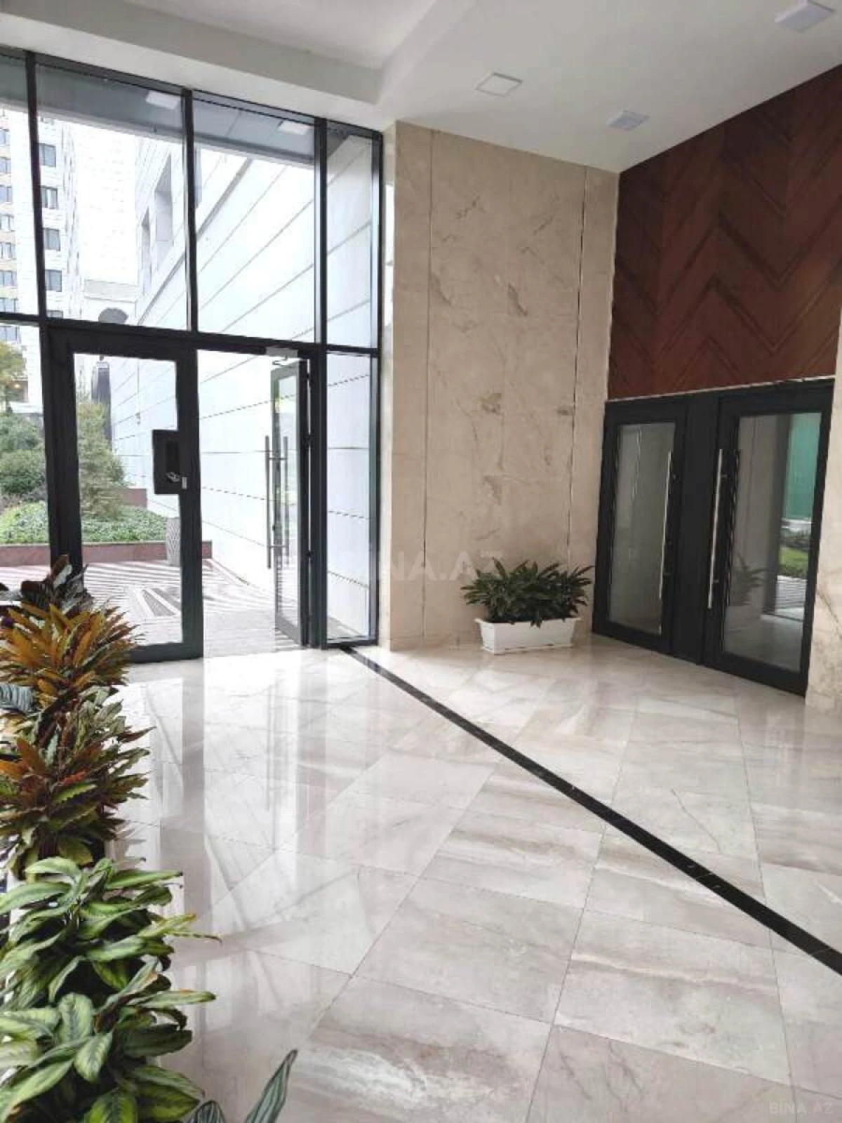 Satılır 5 otaqlı mənzil 205 m²