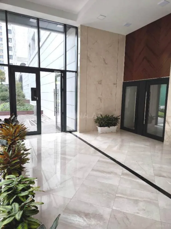 Satılır 5 otaqlı mənzil 205 m²