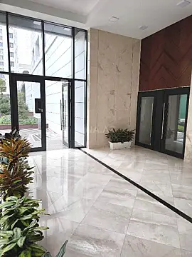 Satılır 5 otaqlı mənzil 205 m²