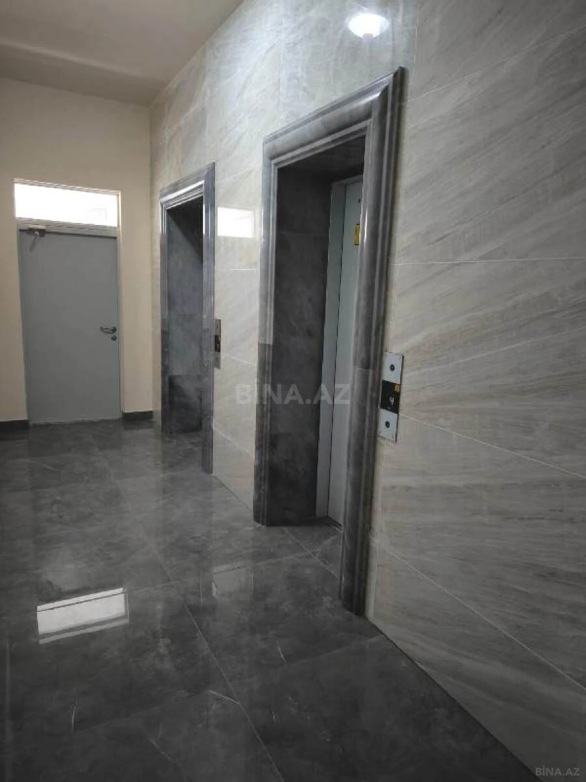 Satılır 5 otaqlı mənzil 205 m²