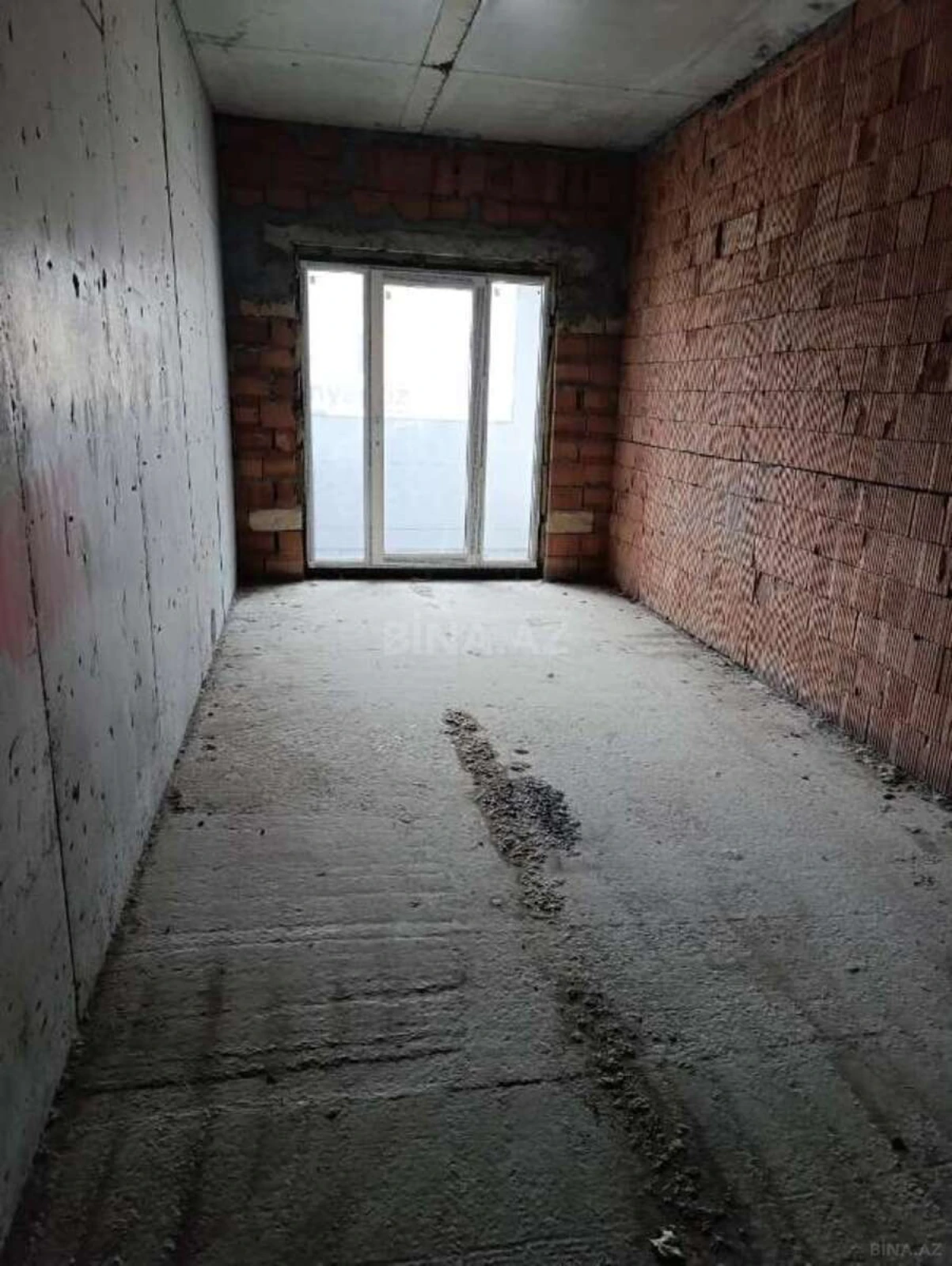 Satılır 5 otaqlı mənzil 205 m²