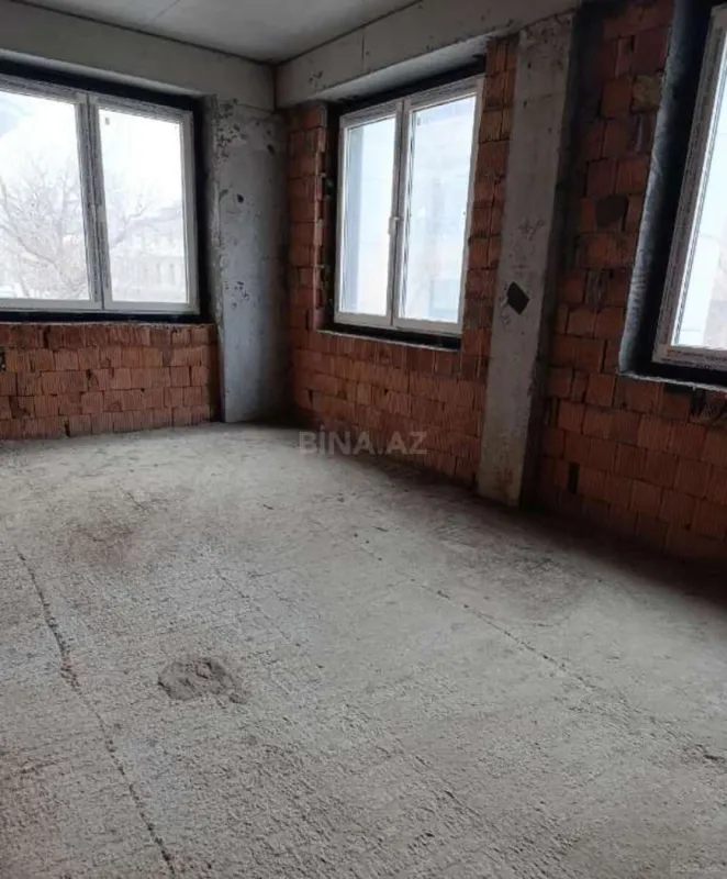 Satılır 5 otaqlı mənzil 205 m²