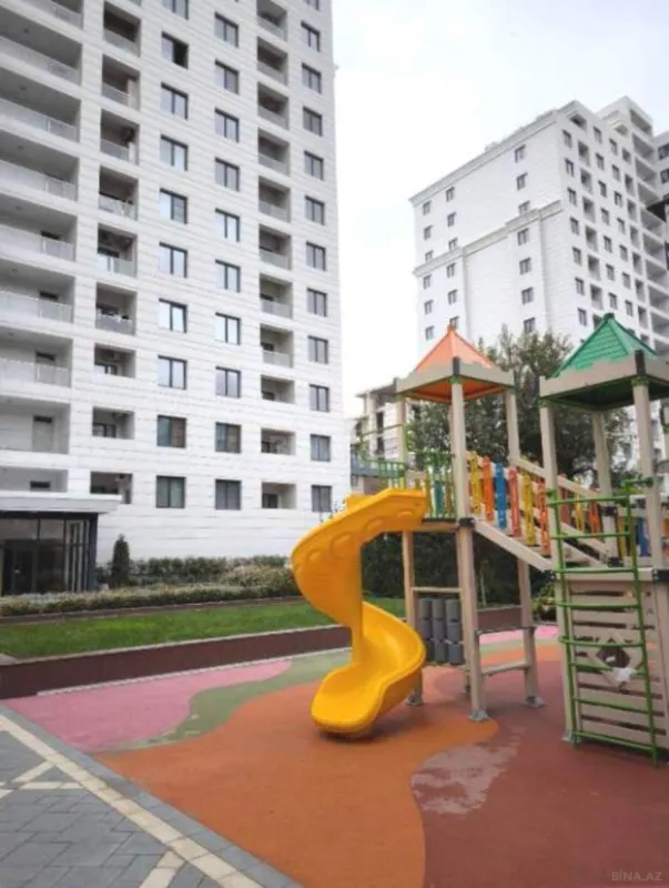 Satılır 5 otaqlı mənzil 205 m²