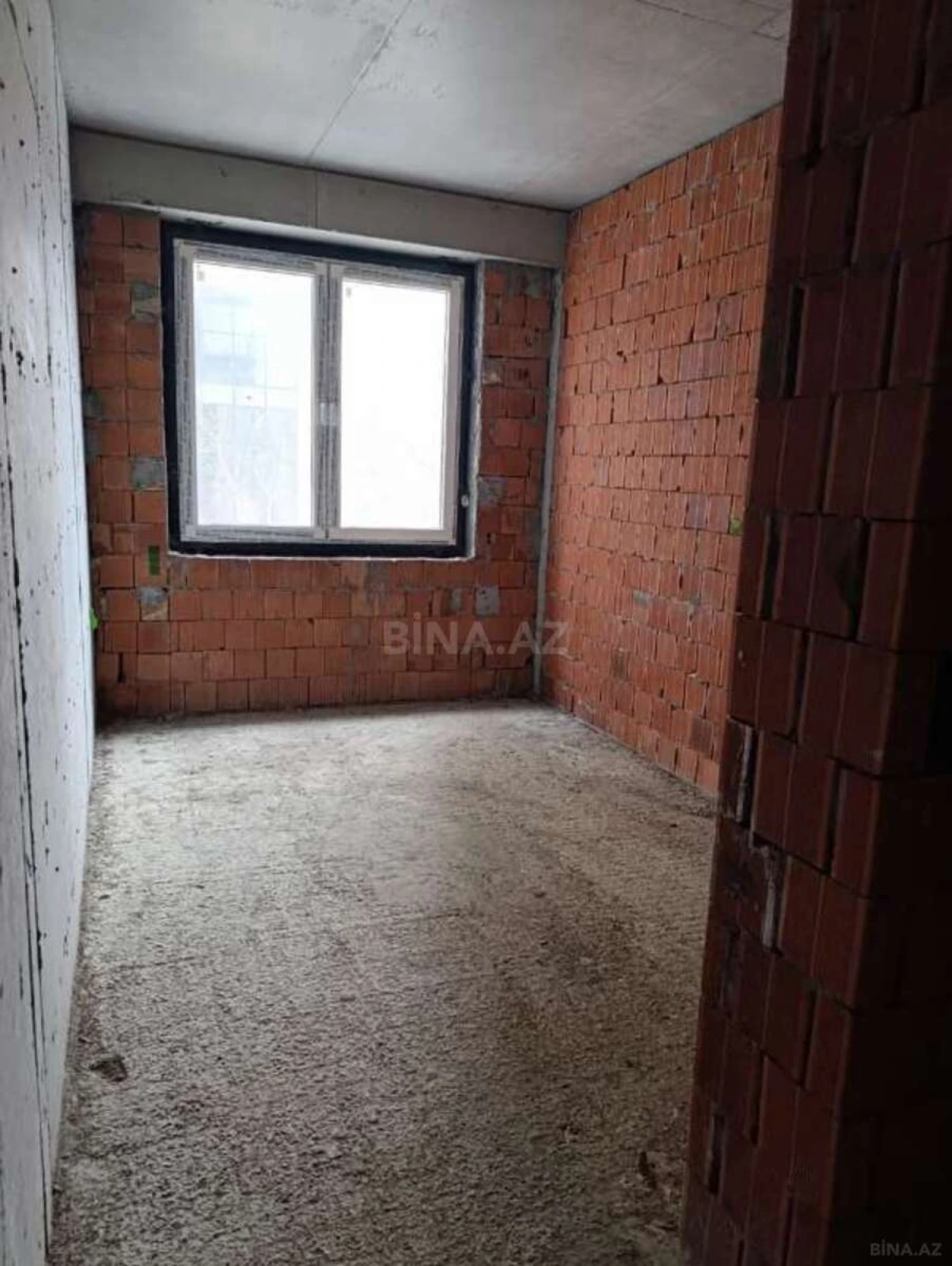 Satılır 5 otaqlı mənzil 205 m²
