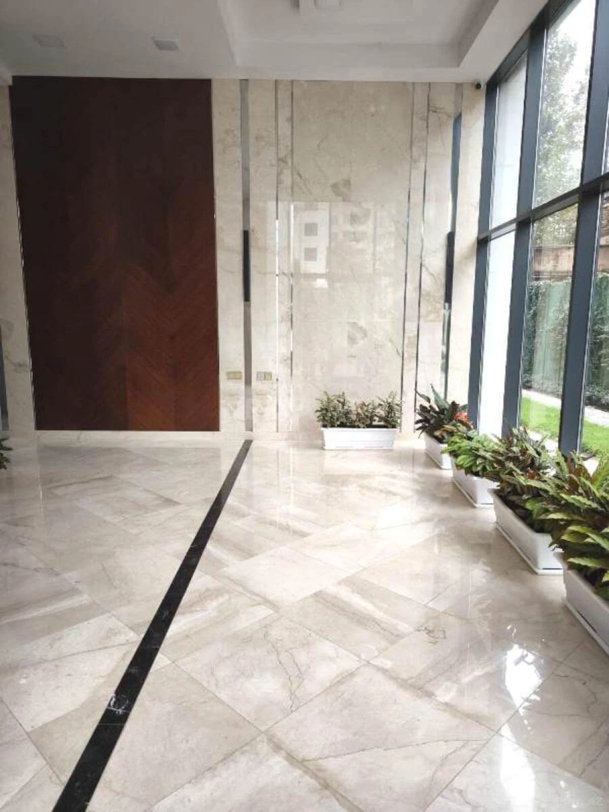 Satılır 5 otaqlı mənzil 205 m²