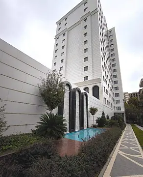 Satılır 5 otaqlı mənzil 205 m²