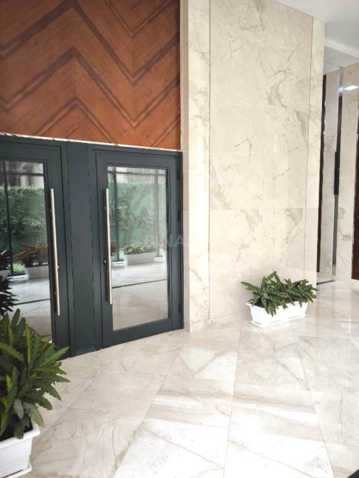 Satılır 5 otaqlı mənzil 205 m²