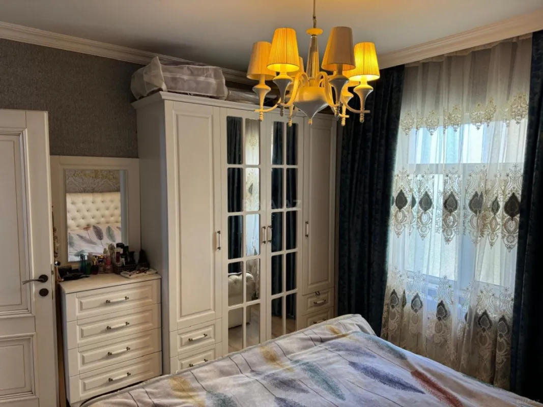 Satılır 5 otaqlı həyət evi 200 m²