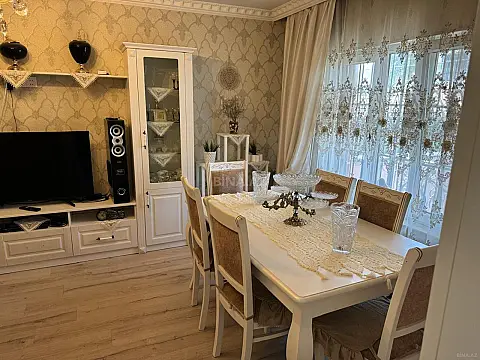 Satılır 5 otaqlı həyət evi 200 m² — Bakı, M.Ə.Rəsulzadə qəs. 5 otaq 200.00 m²