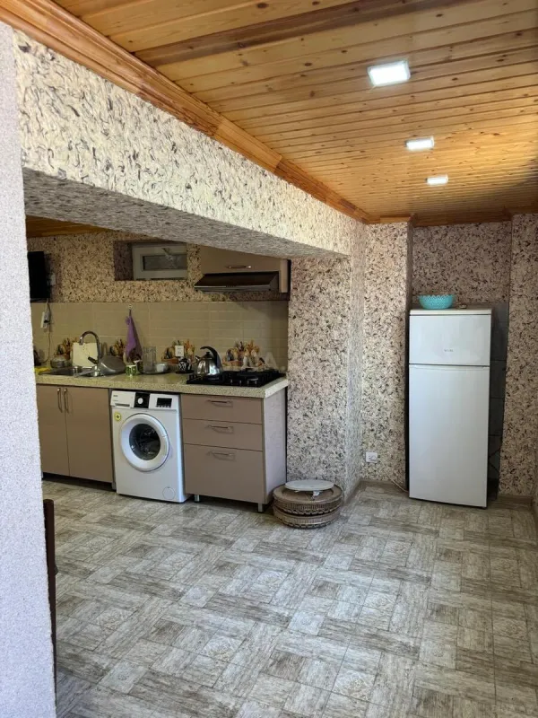 Satılır 5 otaqlı həyət evi 200 m²