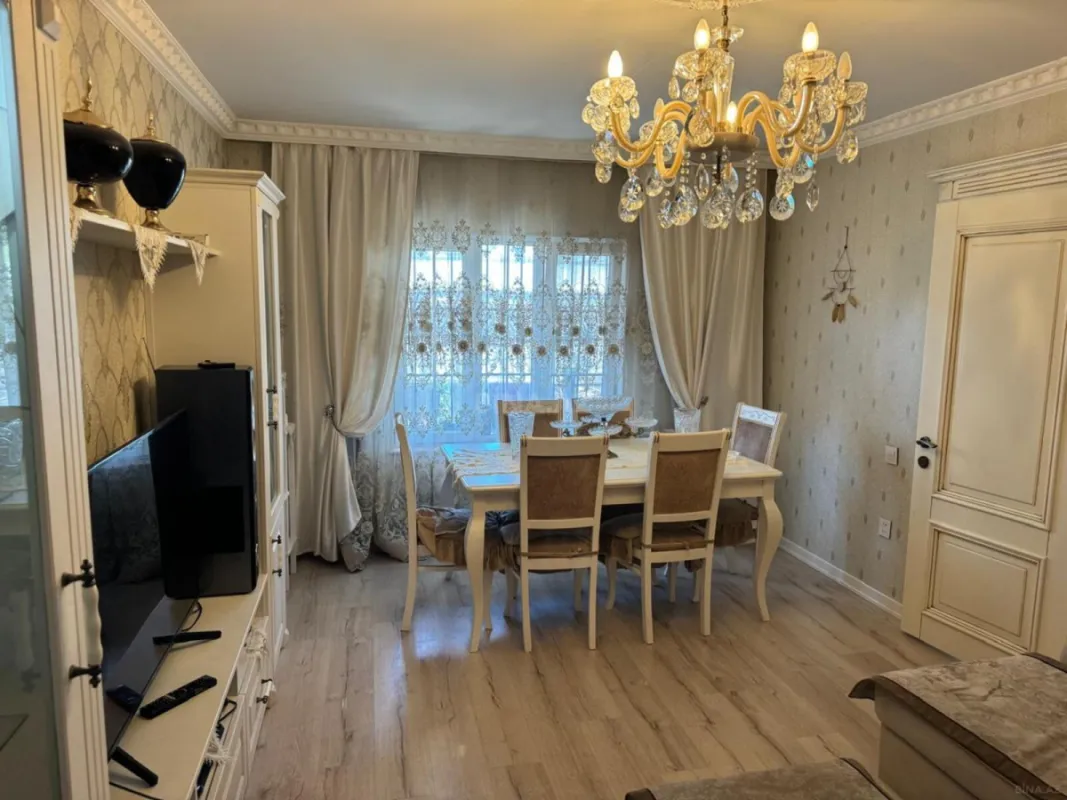 Satılır 5 otaqlı həyət evi 200 m²