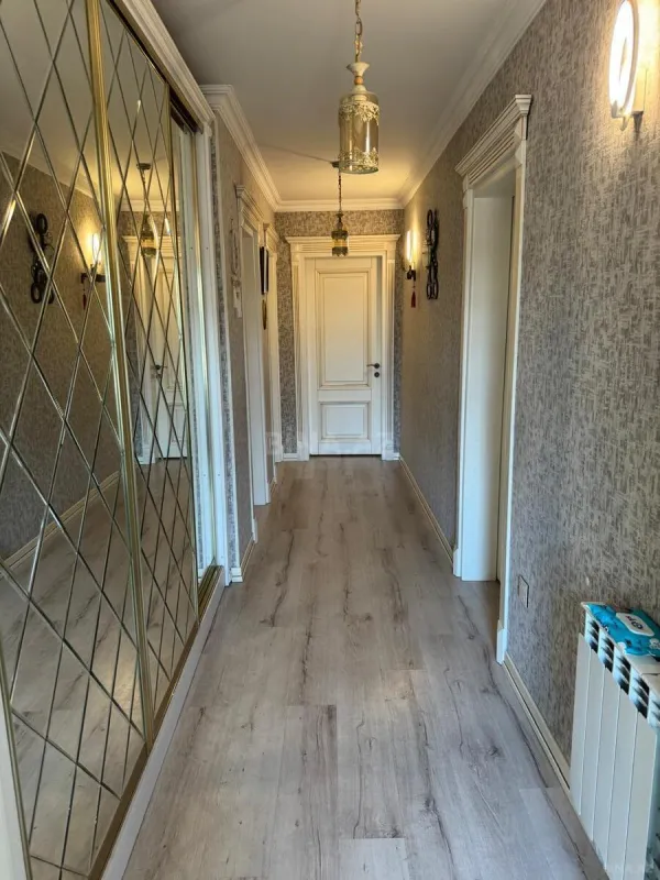Satılır 5 otaqlı həyət evi 200 m²