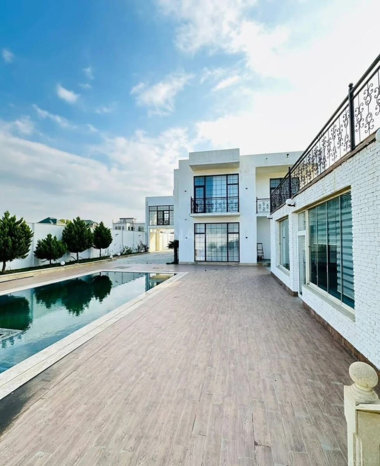 Kirayə verilir 6 otaqlı həyət evi 320 m²