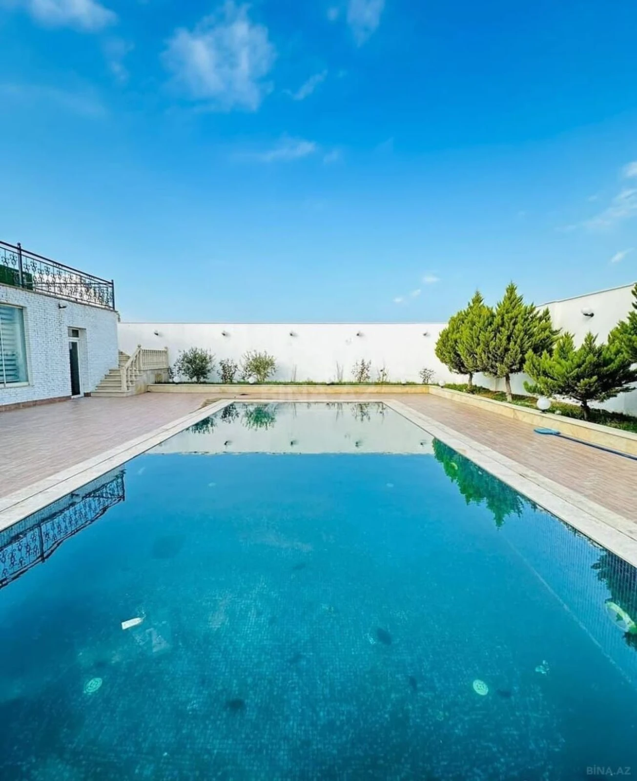 Kirayə verilir 6 otaqlı həyət evi 320 m²