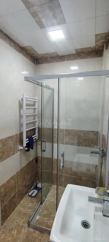 Kirayə verilir 2 otaqlı mənzil 93 m²