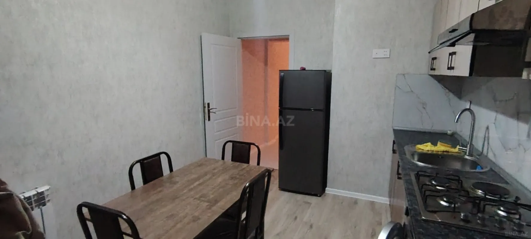 Kirayə verilir 2 otaqlı mənzil 93 m²