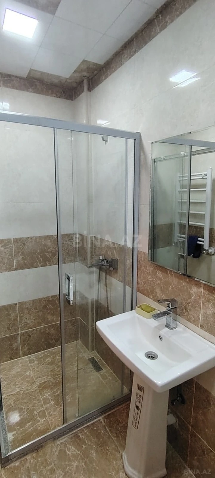 Kirayə verilir 2 otaqlı mənzil 93 m²