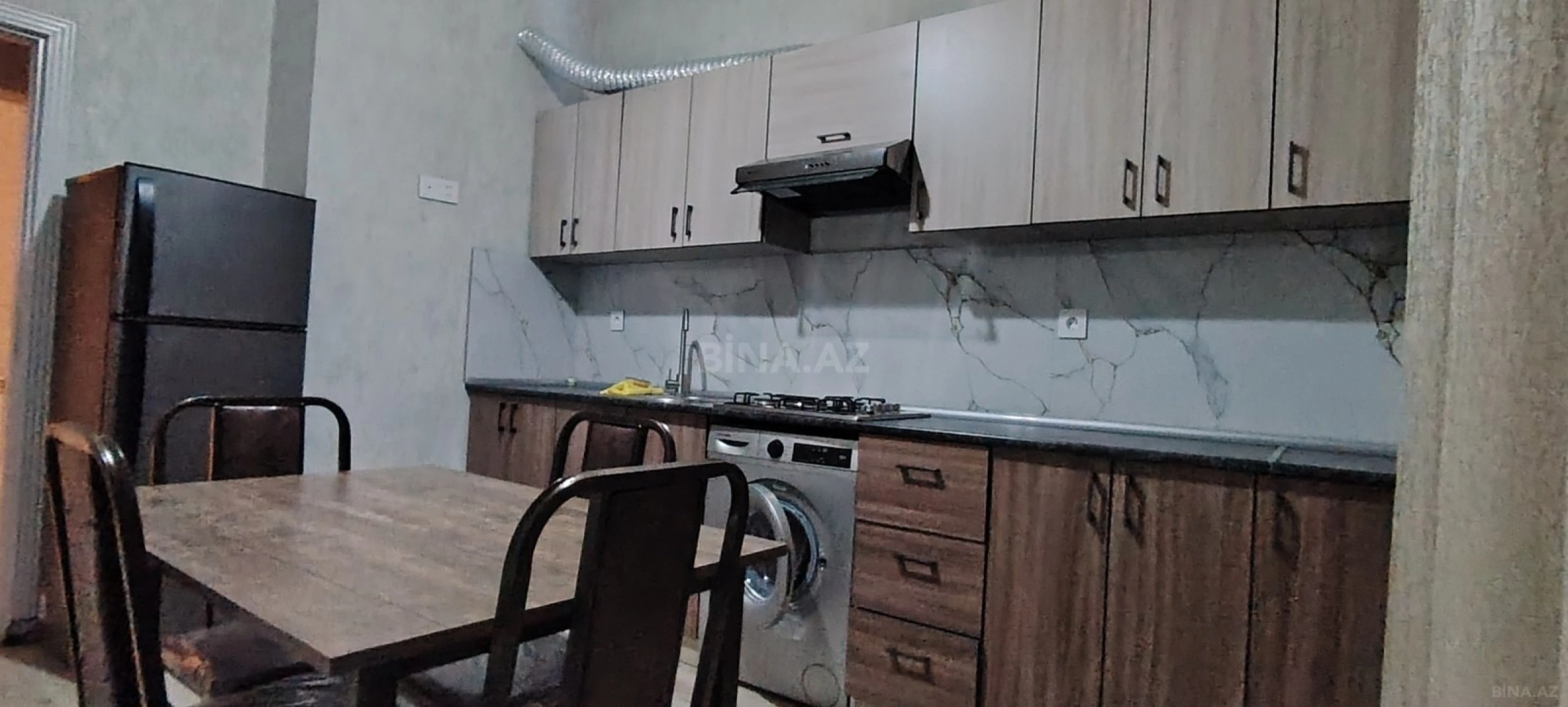 Kirayə verilir 2 otaqlı mənzil 93 m²