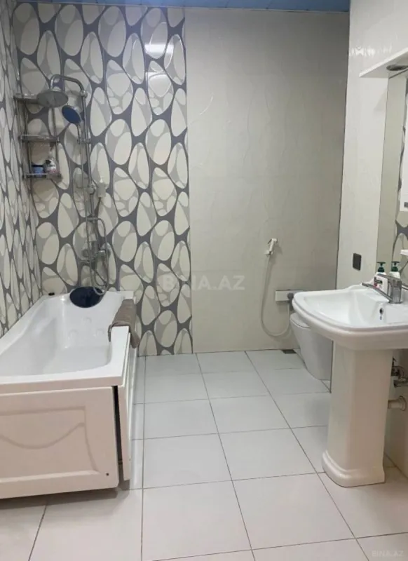 Kirayə verilir 4 otaqlı mənzil 168 m²