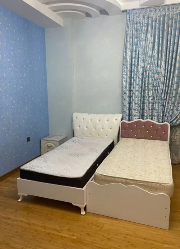 Kirayə verilir 4 otaqlı mənzil 168 m²