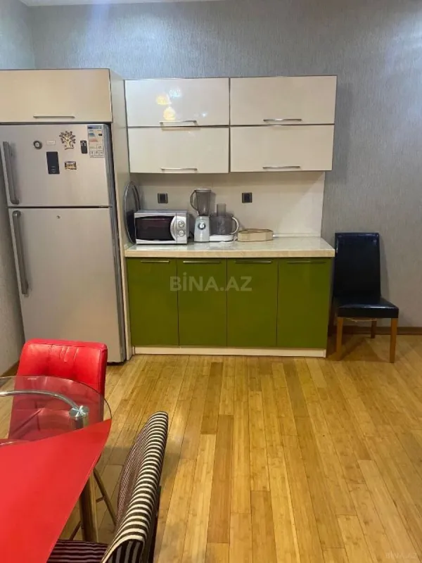 Kirayə verilir 4 otaqlı mənzil 168 m²