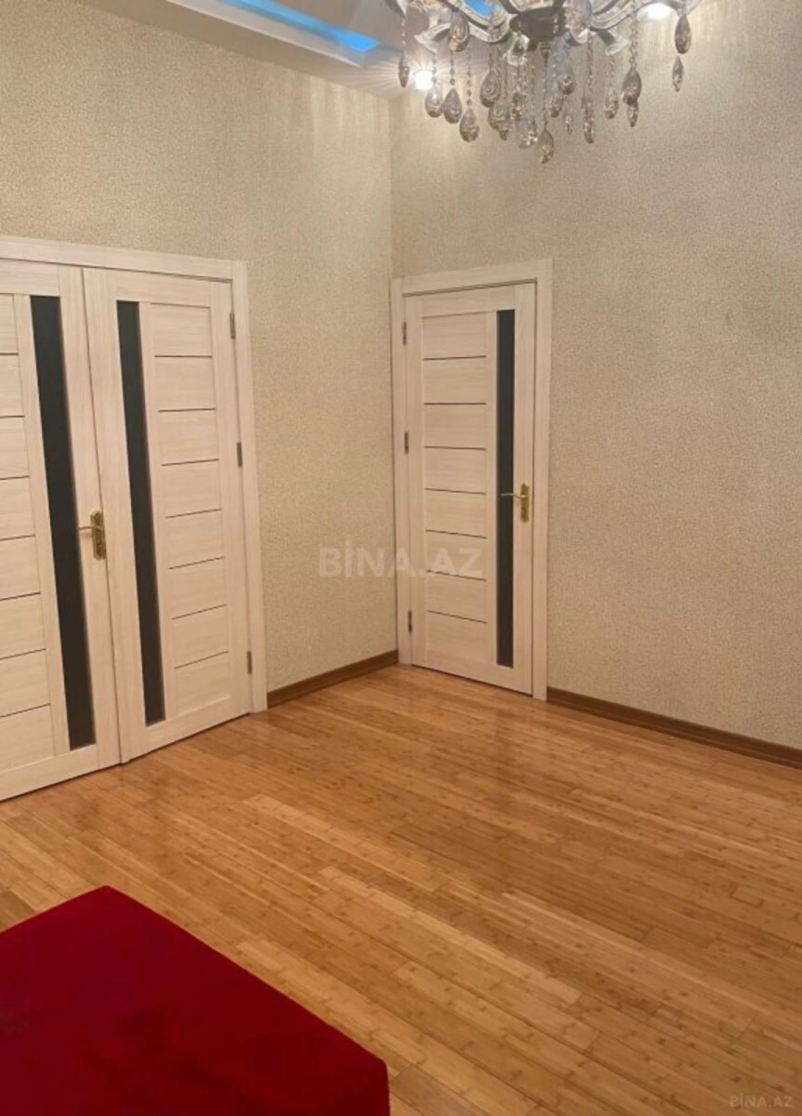 Kirayə verilir 4 otaqlı mənzil 168 m²