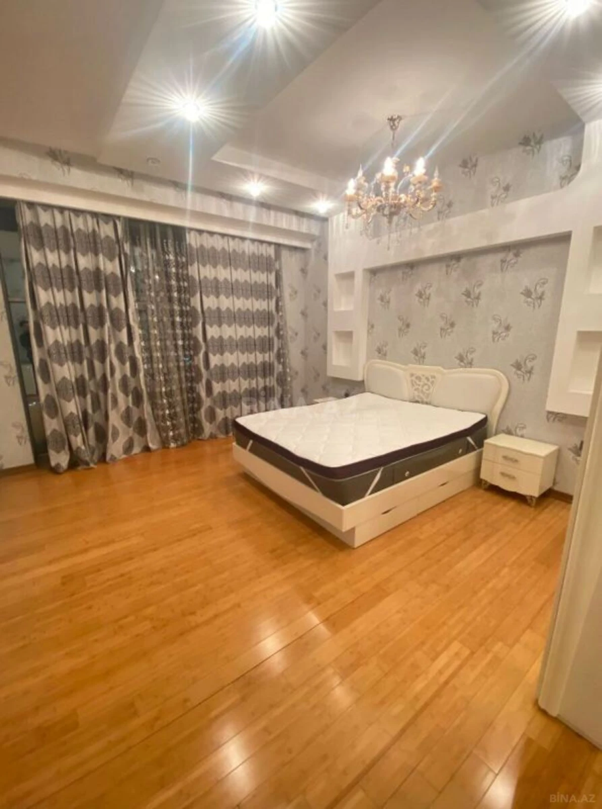 Kirayə verilir 4 otaqlı mənzil 168 m²