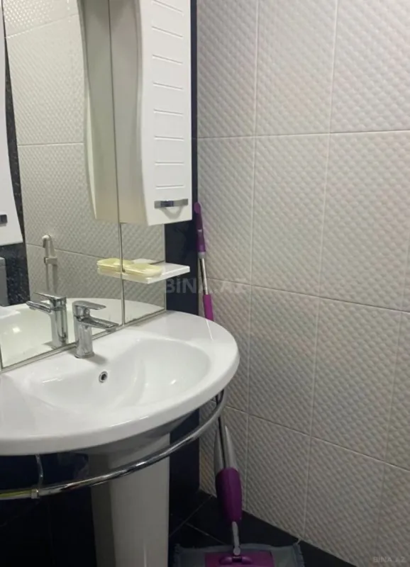 Kirayə verilir 4 otaqlı mənzil 168 m²