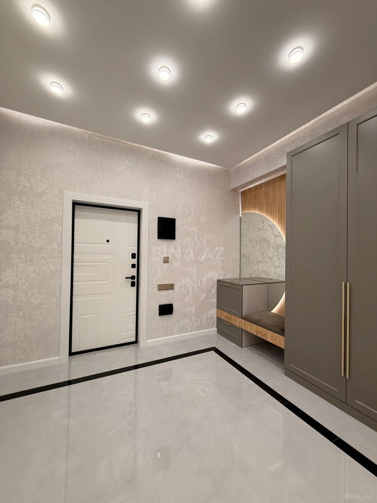 Satılır 2 otaqlı mənzil 84 m²