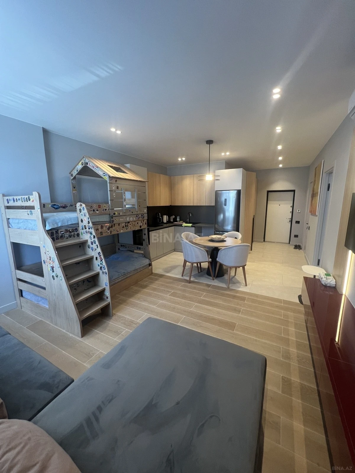 Kirayə verilir 2 otaqlı mənzil 80 m²