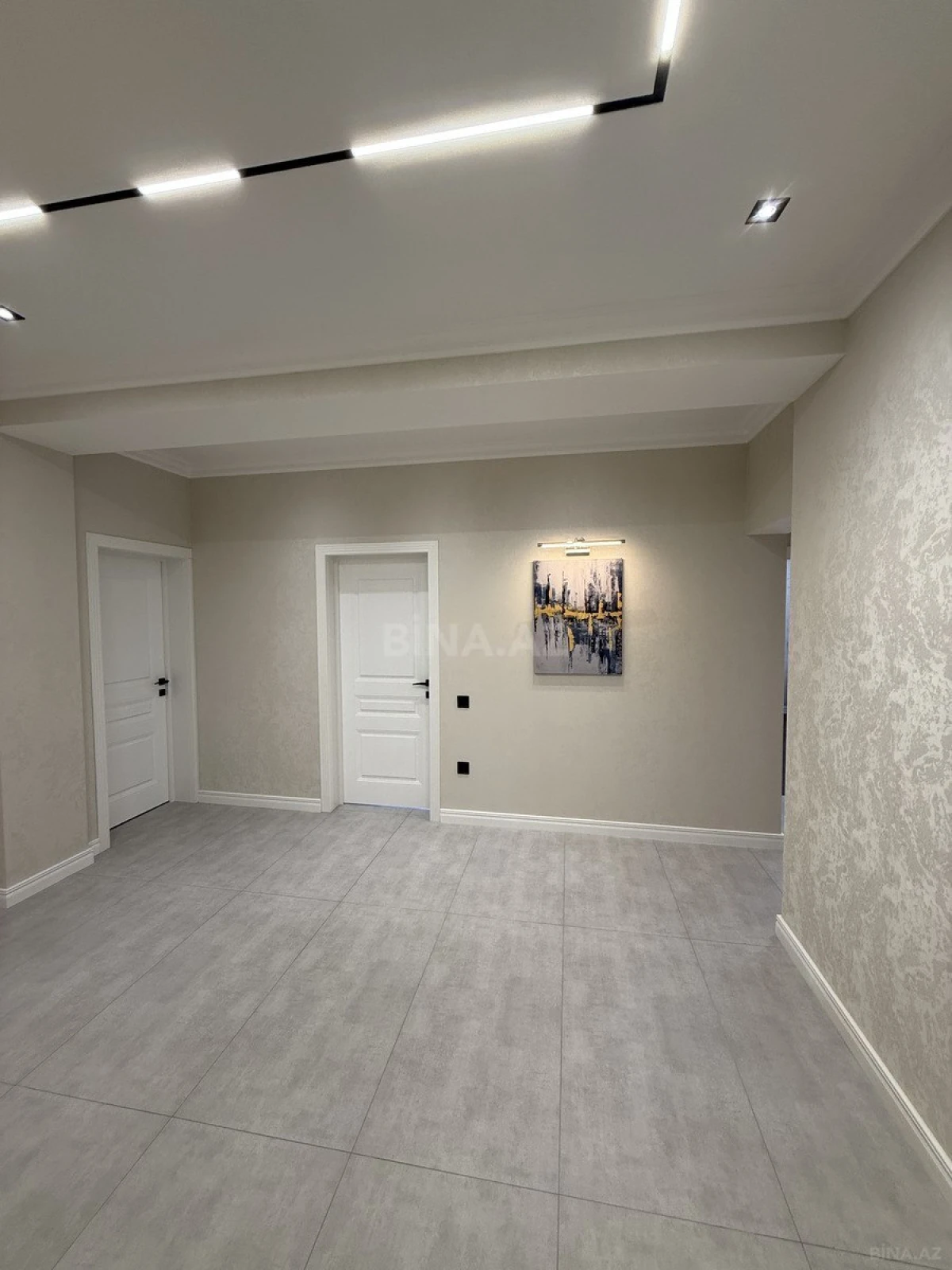 Satılır 3 otaqlı mənzil 145 m²