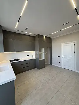 Satılır 3 otaqlı mənzil 145 m²