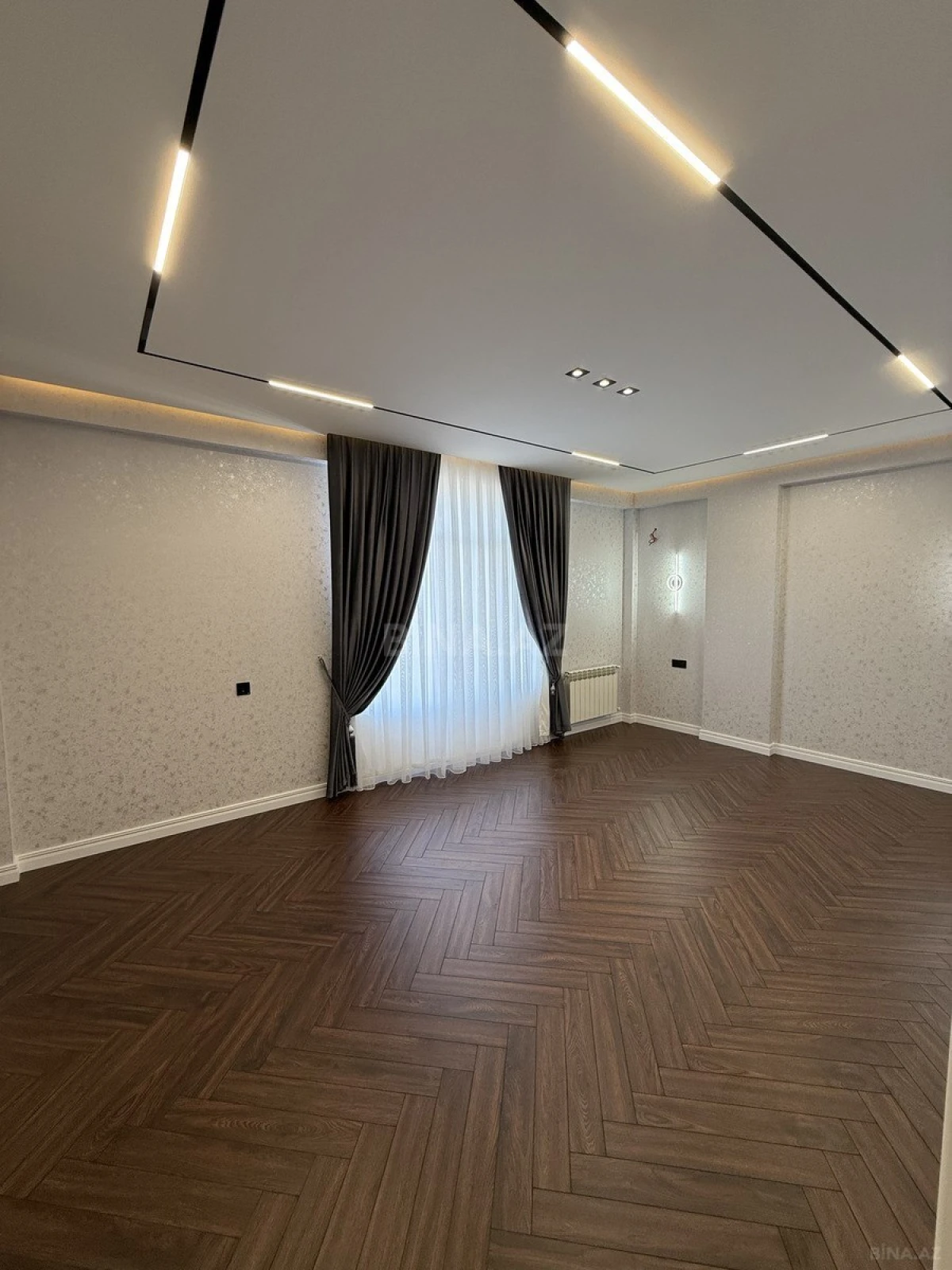Satılır 3 otaqlı mənzil 145 m²
