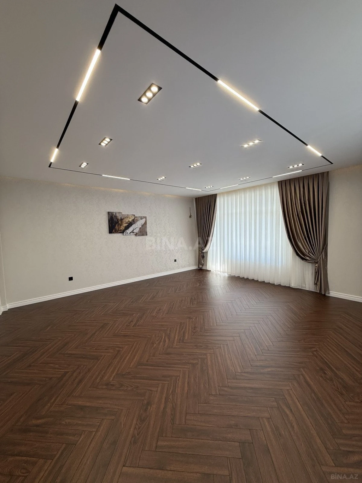 Satılır 3 otaqlı mənzil 145 m²
