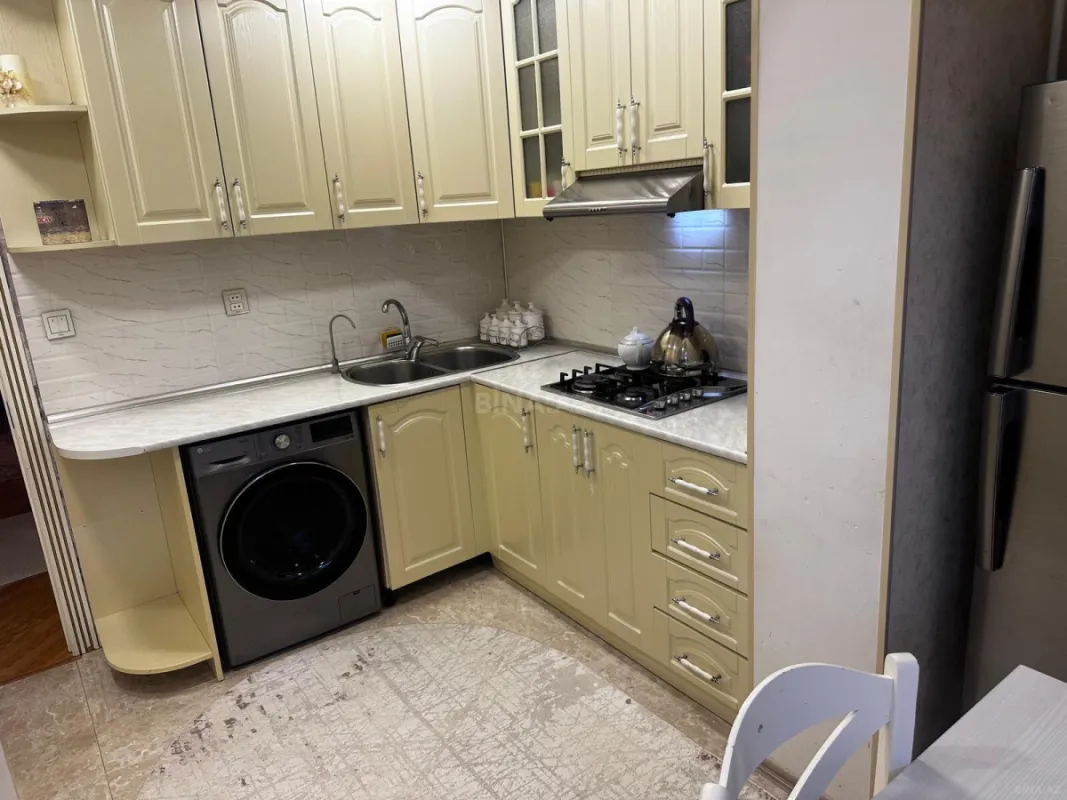 Satılır 4 otaqlı mənzil 110 m²