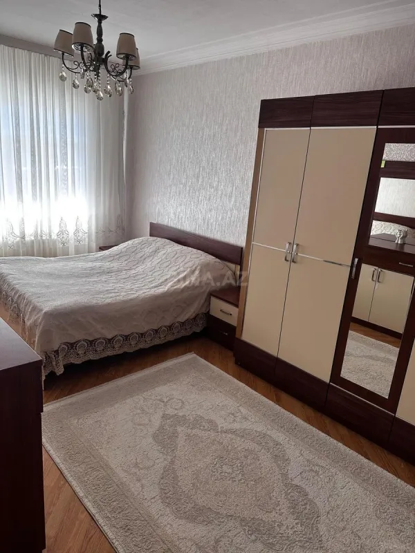 Satılır 4 otaqlı mənzil 110 m²