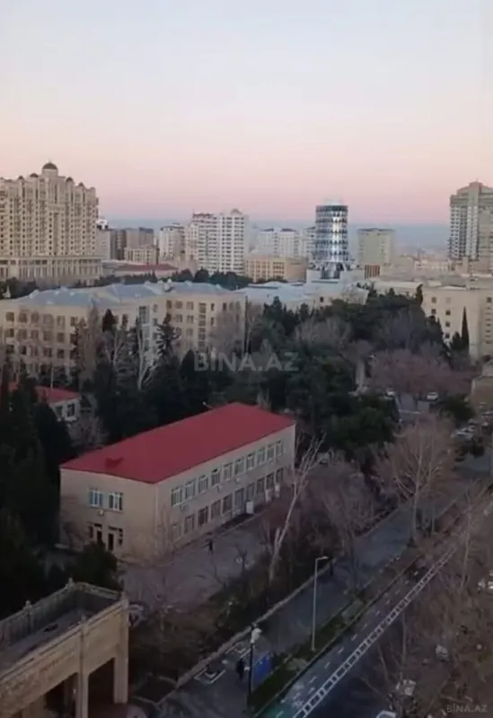 Satılır 4 otaqlı mənzil 250 m²