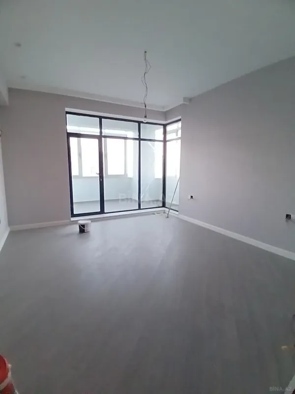 Satılır 4 otaqlı mənzil 250 m²